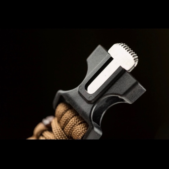 Paracord Outdoor Survival Tactical Bracelet 5 in 1 - Picture 7 of 8